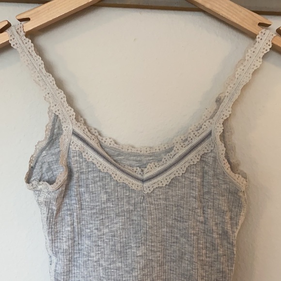🤍A&F Tank - Picture 2 of 5